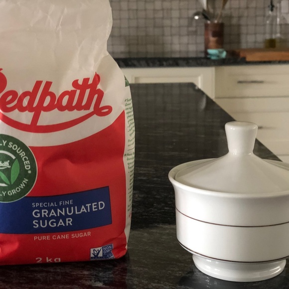 Sugar bowl and lid - Picture 3 of 3